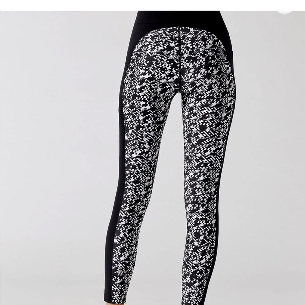 Sweaty Betty Power Checkered Leggings with pockets Medium, size 8-10 | Like New